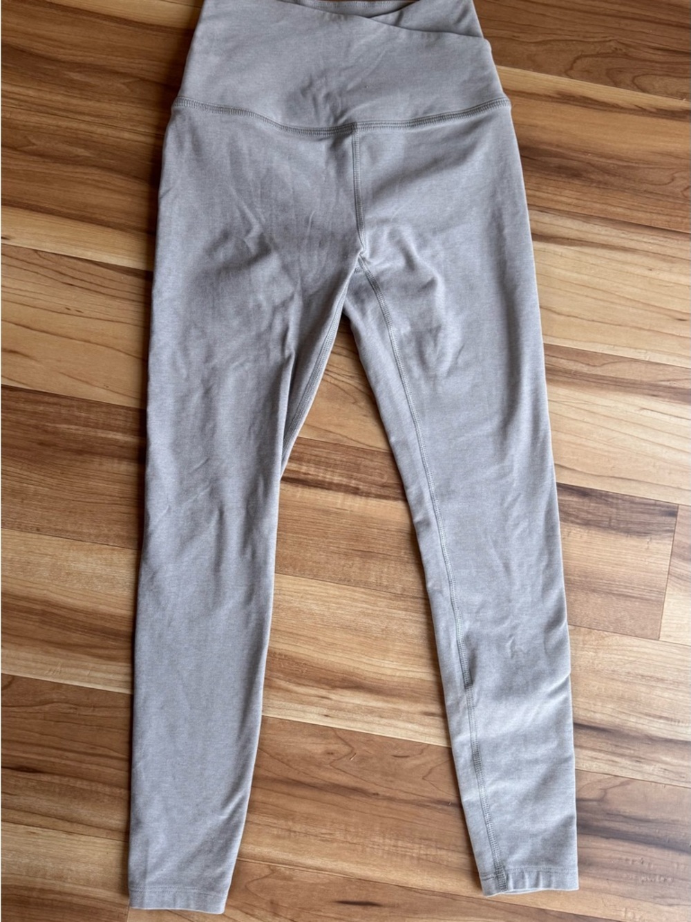 Beyond Yoga Cozy High-Rise cross over Leggings in Light Taupe